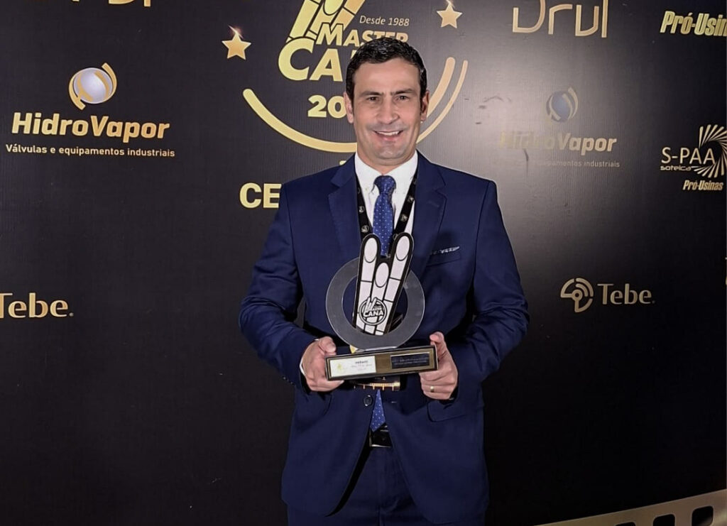 Luiz Sérgio Vieira, diretor da Apetit, recebendo o Prêmio MasterCana Social 2026 no Espaço Bella Città em Ribeirão Preto